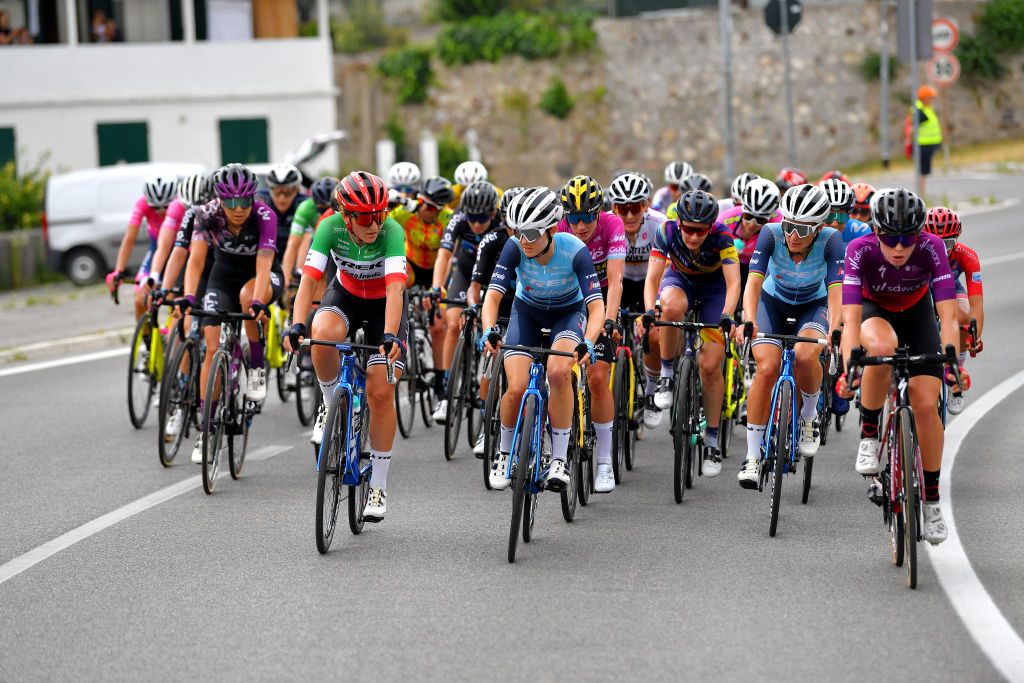 PUEGNAGO DEL GARDA ITALY JULY 08 Elisa Longo Borghini of Italy Ruth Winder of United States Elisabeth DeignanArmitstead of United Kingdom and Team Trek Segafredo Demi Vollering of Netherlands and Team SD Worx Alena Amialiusik of Belarus and Canyon SRAM Racing Team Marianne Vos of Netherlands and Jumbo Visma Team Purple Points Jersey The Peloton during the 32nd Giro dItalia Internazionale Femminile 2021 Stage 7 a 1096km stage from Soprazocco di Gavardo to Puegnago Del Garda 219m GiroDonne UCIWWT on July 08 2021 in Puegnago del Garda Italy Photo by Luc ClaessenGetty Images