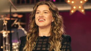 Kelly Clarkson smiling for the finale of The Kelly Clarkson Show.