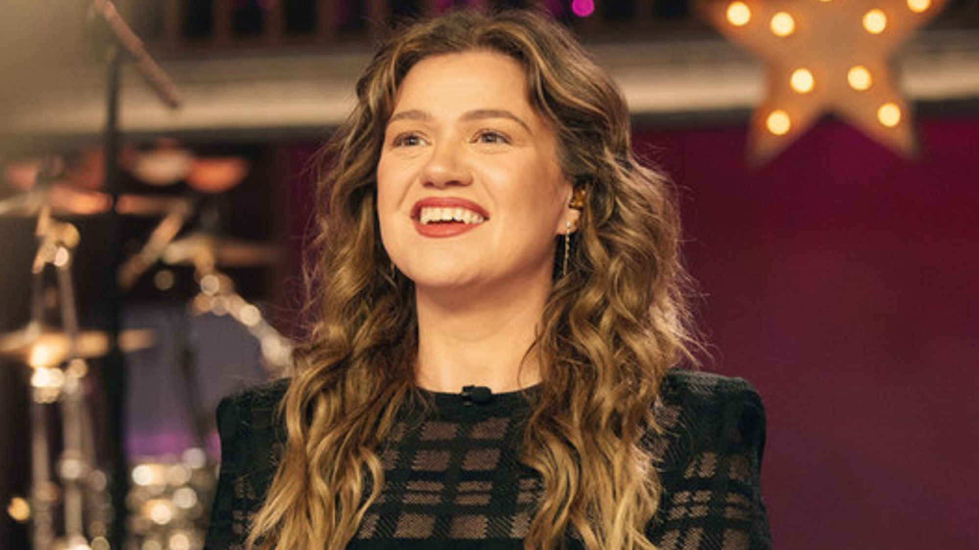 Kelly Clarkson smiling for the finale of The Kelly Clarkson Show.