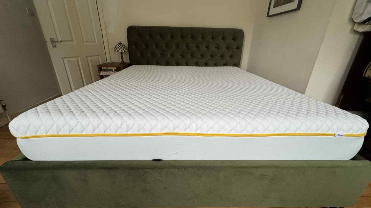 Testing the Eve Sleep the Premium Foam Mattress in Samantha's home