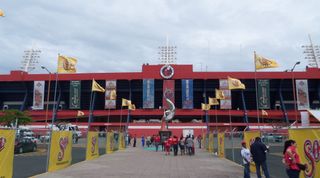 Exterior view of the Estadio Luis 'Pirata' Fuente in Veracruz.