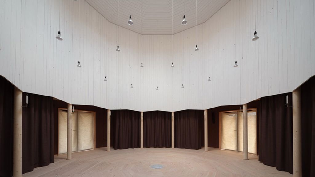 Oyster shells turned into jewellery