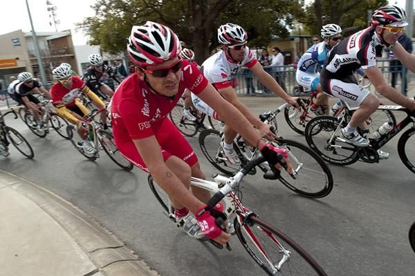 Angus Morton (Drapac Porsche) corners at the bottom roundabout on the 1.5km street circuit in Swan Hill.