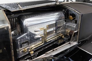 Rolls-Royce Phantom II by Electrogenic under the bonnet