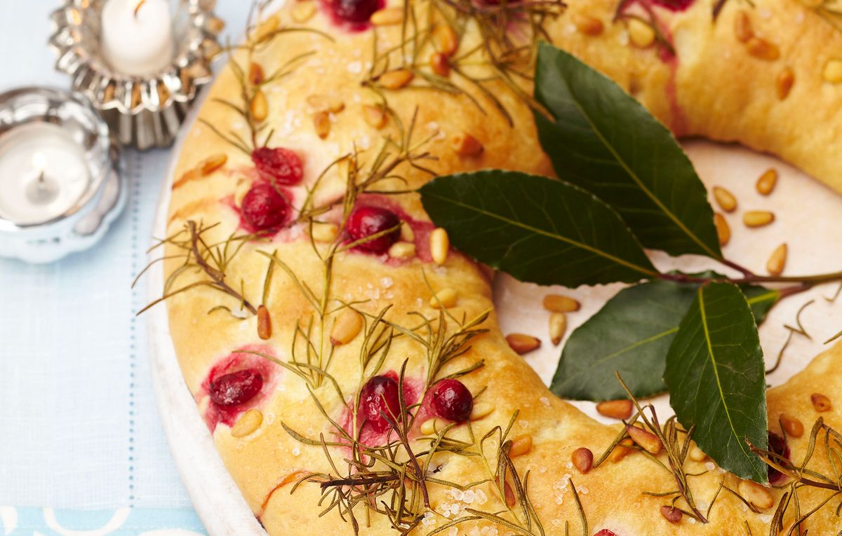 Christmas bread wreath | Baking Recipes | GoodtoKnow