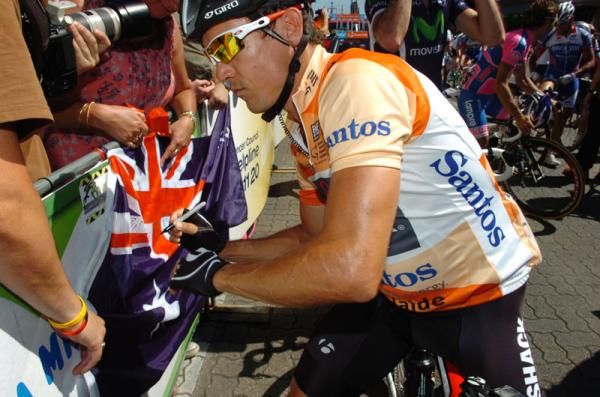 McEwen (Radioshack) signs for the fans