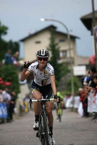 Judith Arndt (HTC Highroad) celebrates her stage victory.