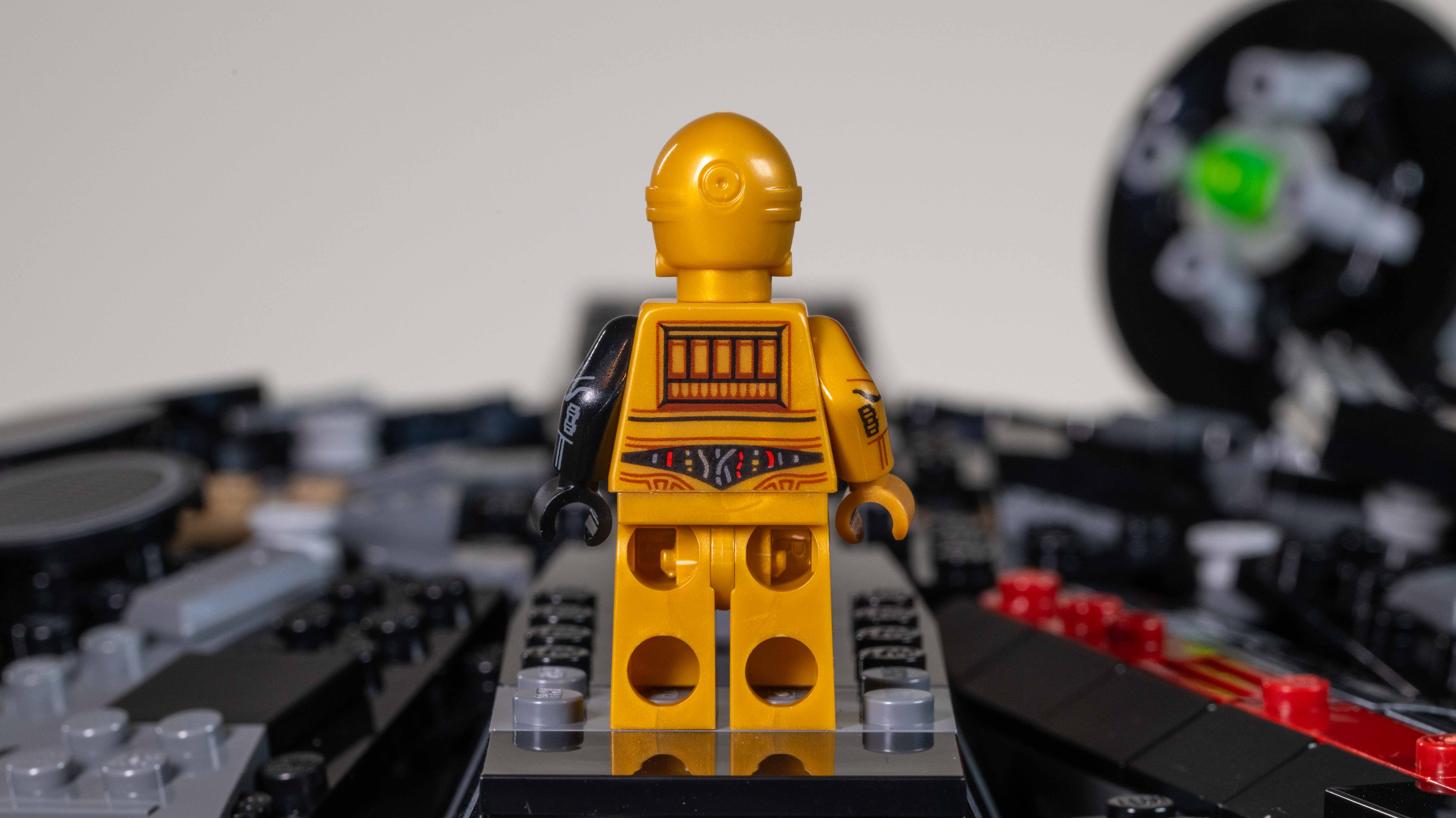 Lego Star Wars The Dark Falcon (75389) Bounty Hunter C-3PO (rear)