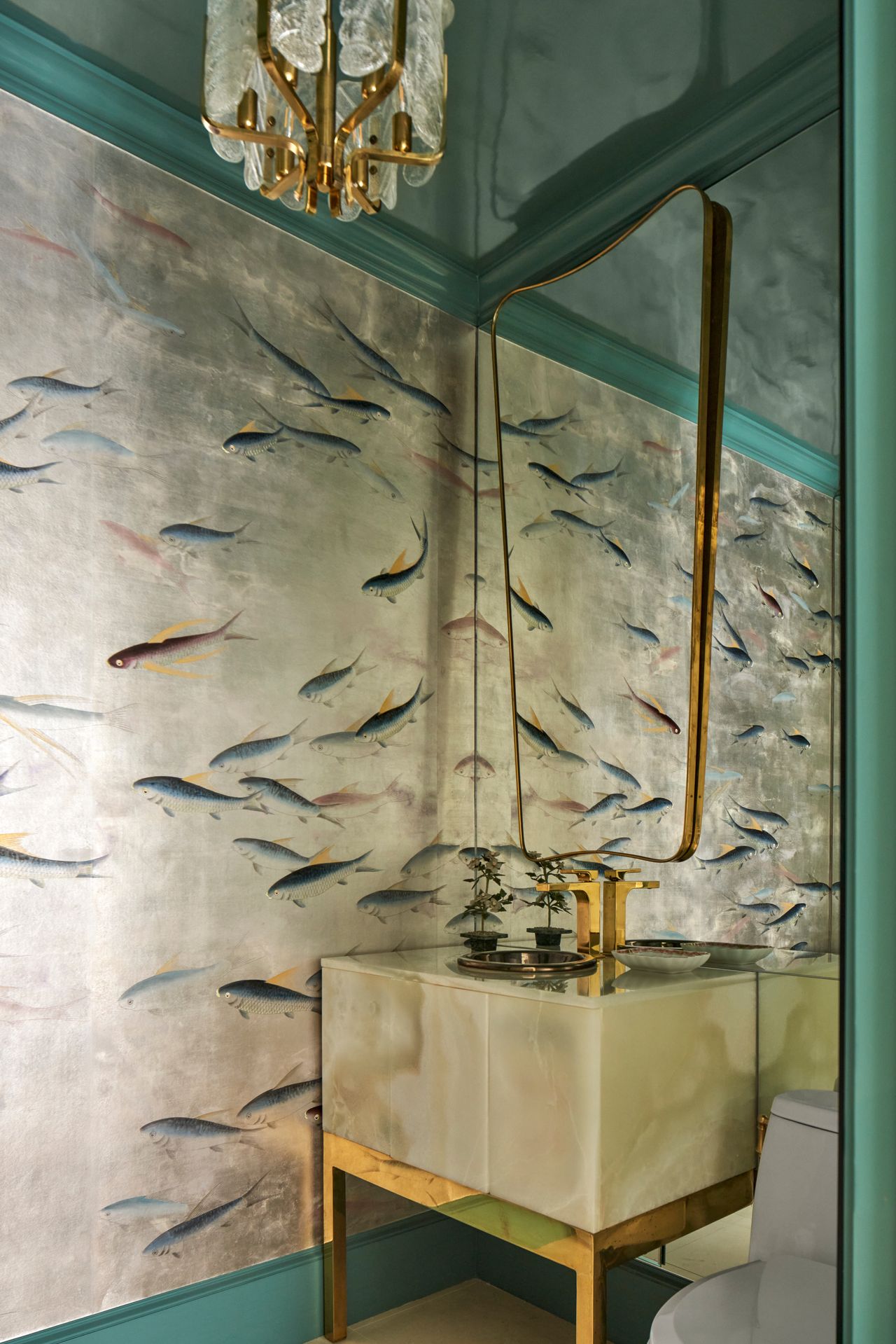 De Journay powder room wallpaper
