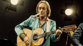 DAVE MASON English rock musician in 1975
