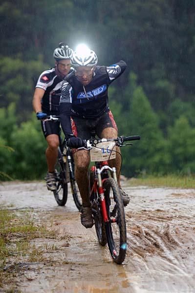 Solo 24-hour champion Jason English heads field at the JetBlack race.
