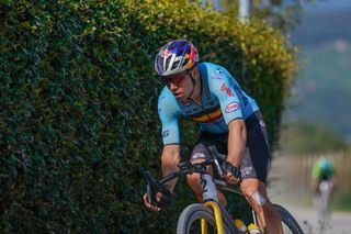 Crashes and punctures wreck Wout van Aert’s Gravel World Championships ambitions