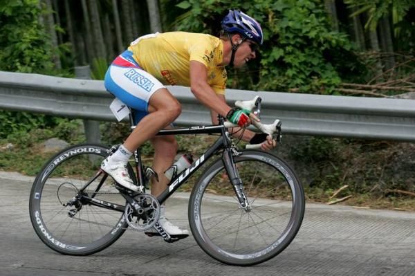Boris Shpilevsky (Russia) takes a corner as he descends.