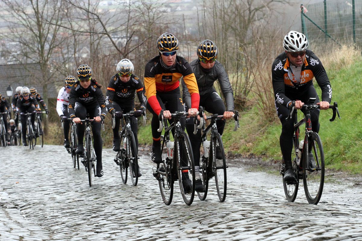 Jolien d'Hoore leads the group on the Kwaremont