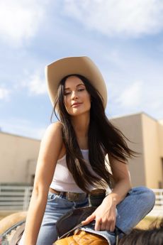 Kacey Musgraves in cowboy hat