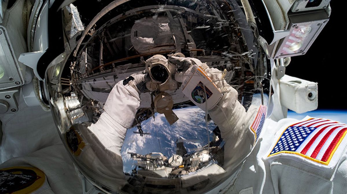 Sehen Sie sich heute in einem kostenlosen Live-Stream zwei NASA-Astronauten beim Weltraumspaziergang außerhalb der Raumstation an