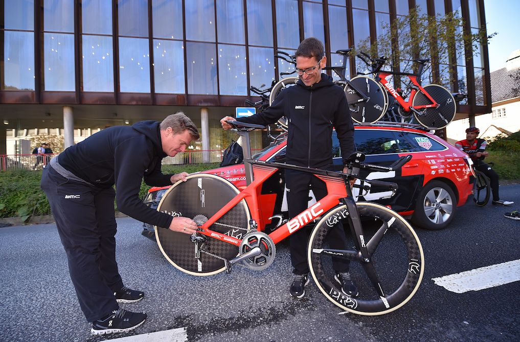 Preparing the bikes of BMC Racing for a recon of the TTT Worlds course