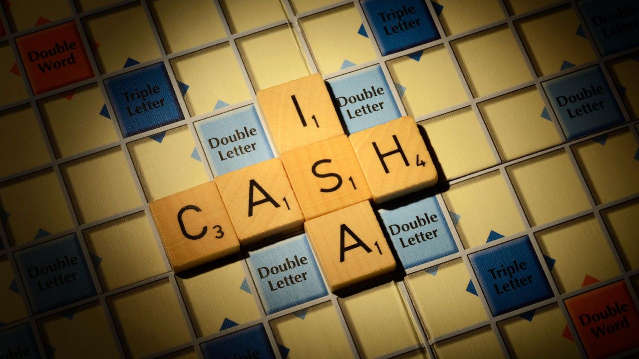 the words &#039;Cash Isa&#039; spelt out on a Scrabble board