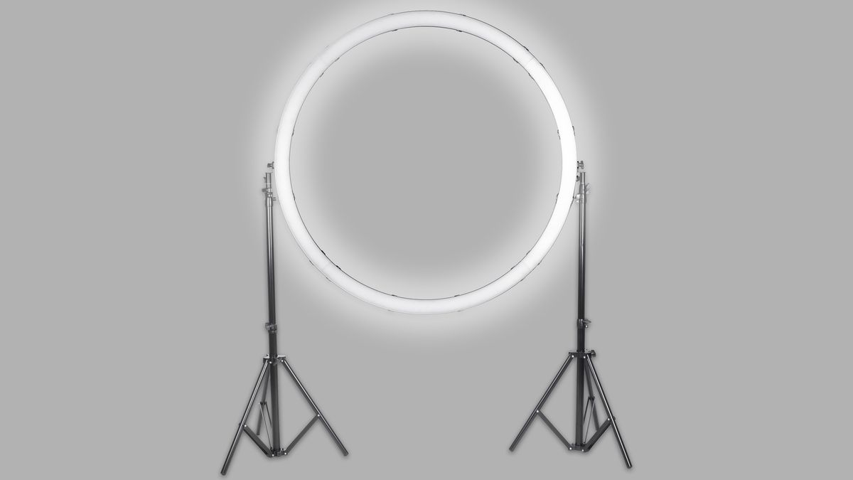 Saturn Pro 48-inch ring light - World&#039;s biggest ring light is so big you can walk through it! 