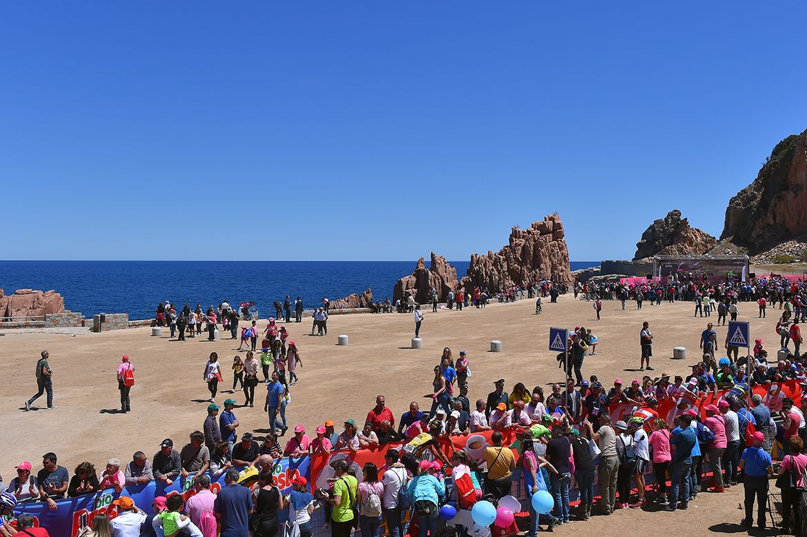 A beachfront start to stage 3 of the Giro d'Italia