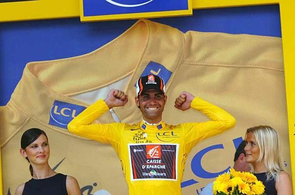 Oscar Pereiro (Caisse d'Epargne) is pretty happy with his new jersey