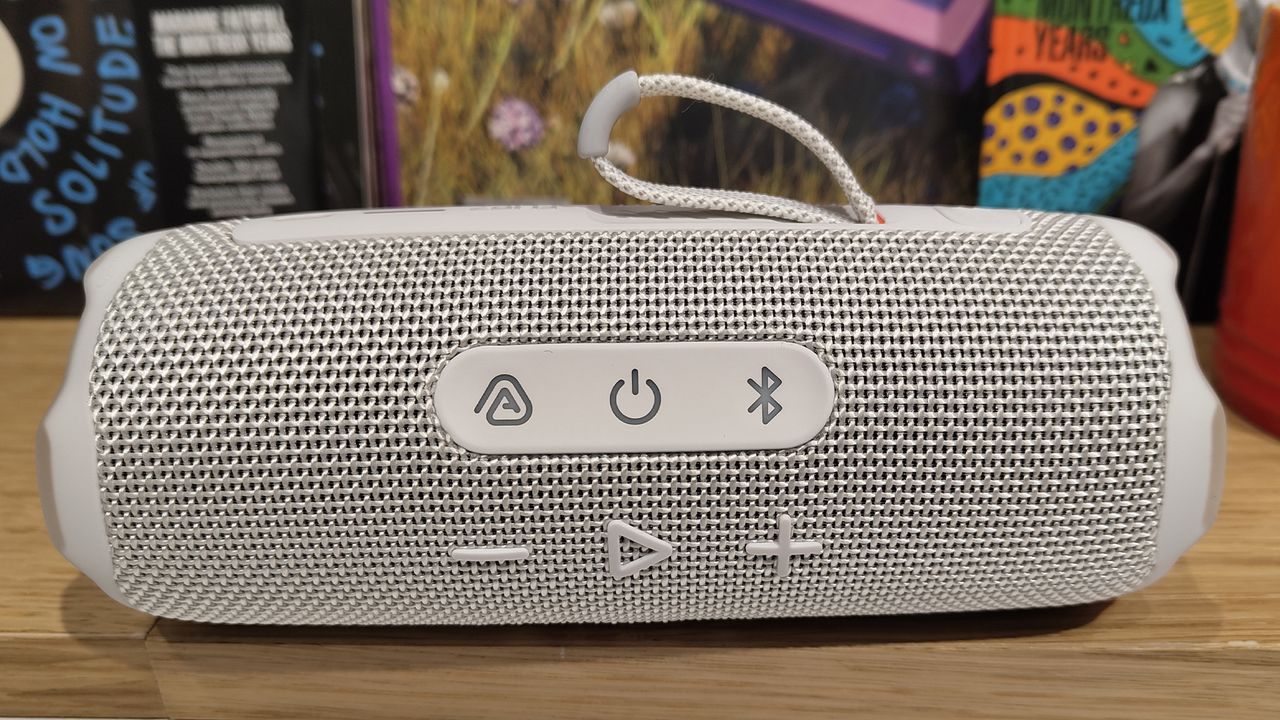 JBL Flip 7 wireless speaker