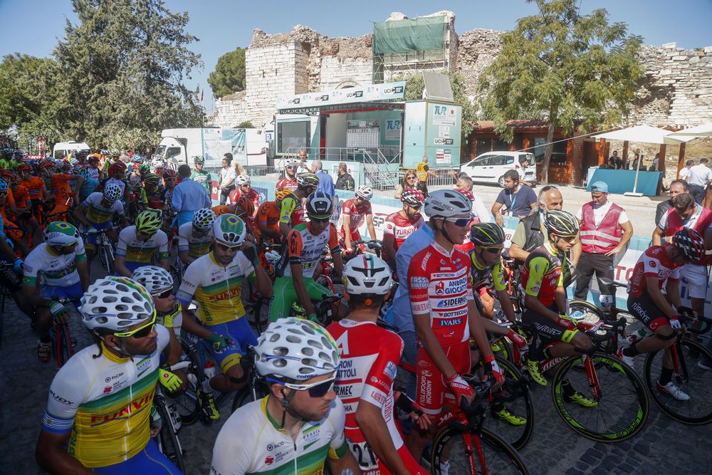 The riders line-up for stage 5