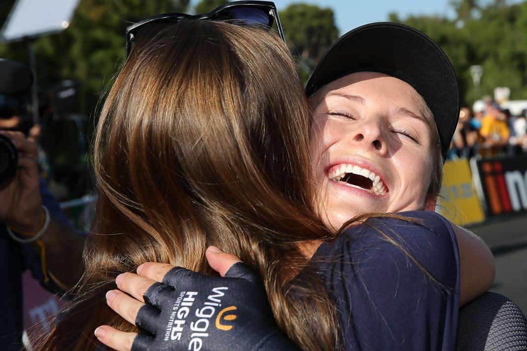 Nettie Edmondson (Wiggle High5) and her teammates