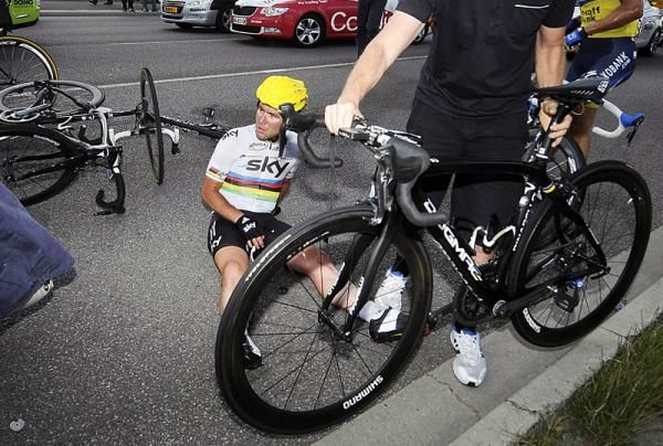 Mark Cavendish (Sky) was one of the riders who hit the tarmac in a crash which shattered the field in the closing kilometres of stage 4.