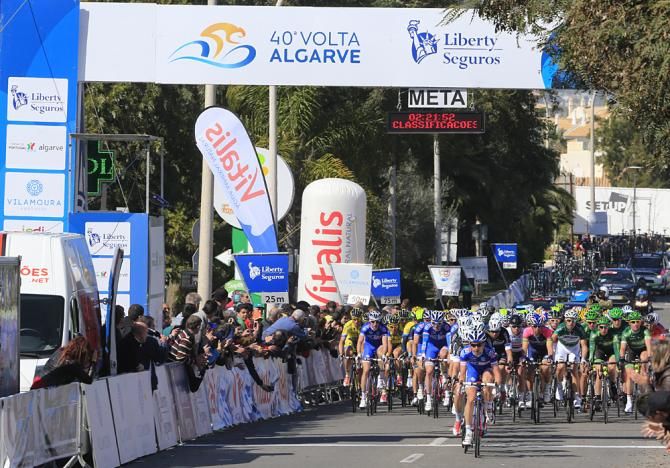 FDJ leads the peloton through the end of the lap