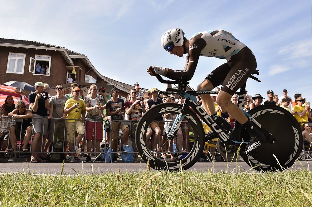 Romain Bardet makes his way to the finish.