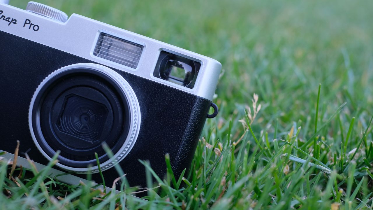 Photograph of Camp Snap CS-Pro digital compact camera close on viewfinder from front