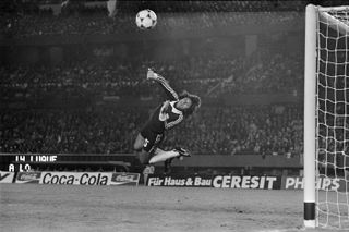 Argentina goalkeeper Ubaldo Fillol makes a save during the 1978 World Cup.