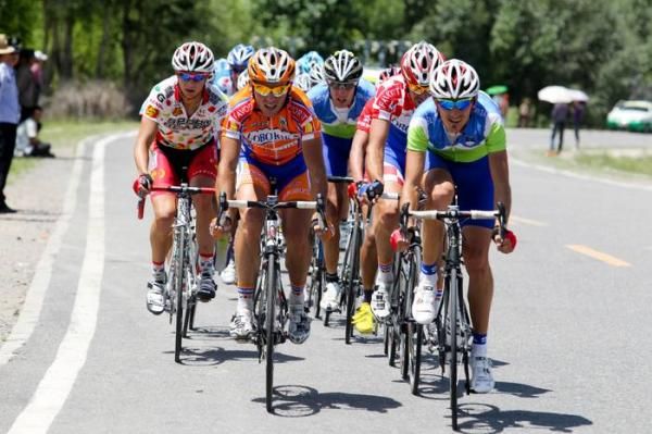 There was plenty of colour in the leading group.