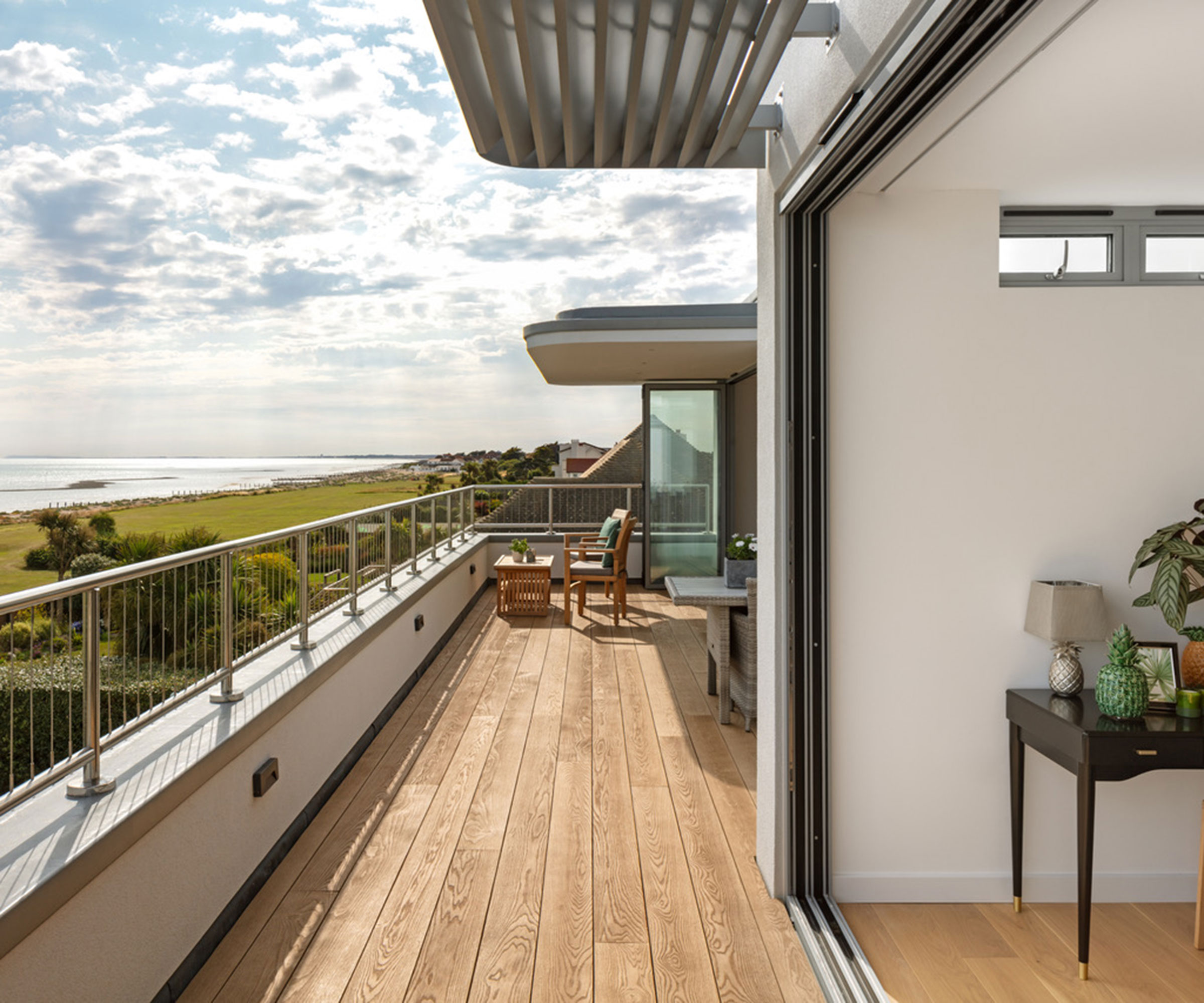 modern coastal house with balcony with brise soleil