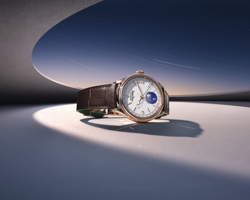 Brown leather watch strep with gold rimmed face 