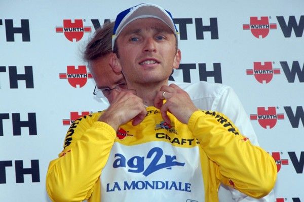 Tadej Valjavec zips up the yellow jersey