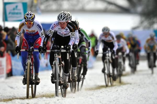 Robert Gavenda (Telenet - Fidea Cycling Team), left, and Lubom&iacute;r Petru&scaron; (BKCP - Power Plus) race through the snow at Tervuren.