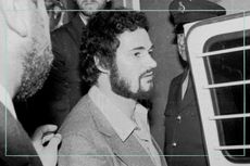 How did Peter Sutcliffe die as illustrated by a picture of Peter Sutcliffe attending court.