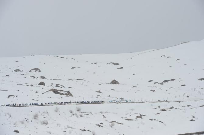 It was quite the winter wonderland as the Giro peloton ascends the category 1 Col du Montcenis