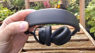 Noise cancelling over-ear headphones: Sennheiser Accentum Wireless