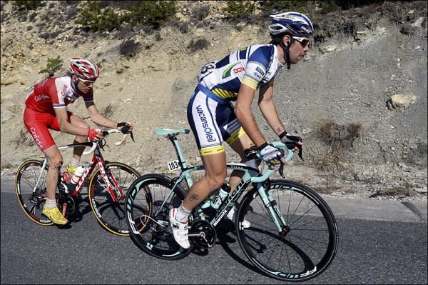 Thomas De Gendt (Vacansoleil-DCM) leads breakaway companion Rein Taaramae (Cofidis).