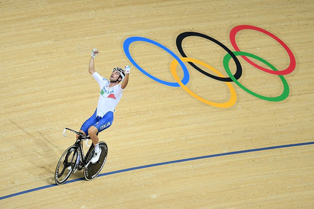Elia Viviani (Italy) celebrates his Omnium win