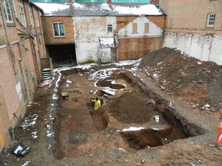 roman cemetery unearthed beneath Leicester parking lot