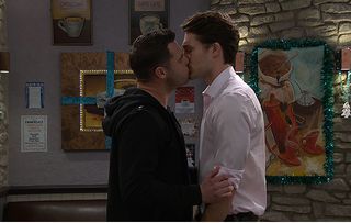 Aaron kisses Alex Emmerdale