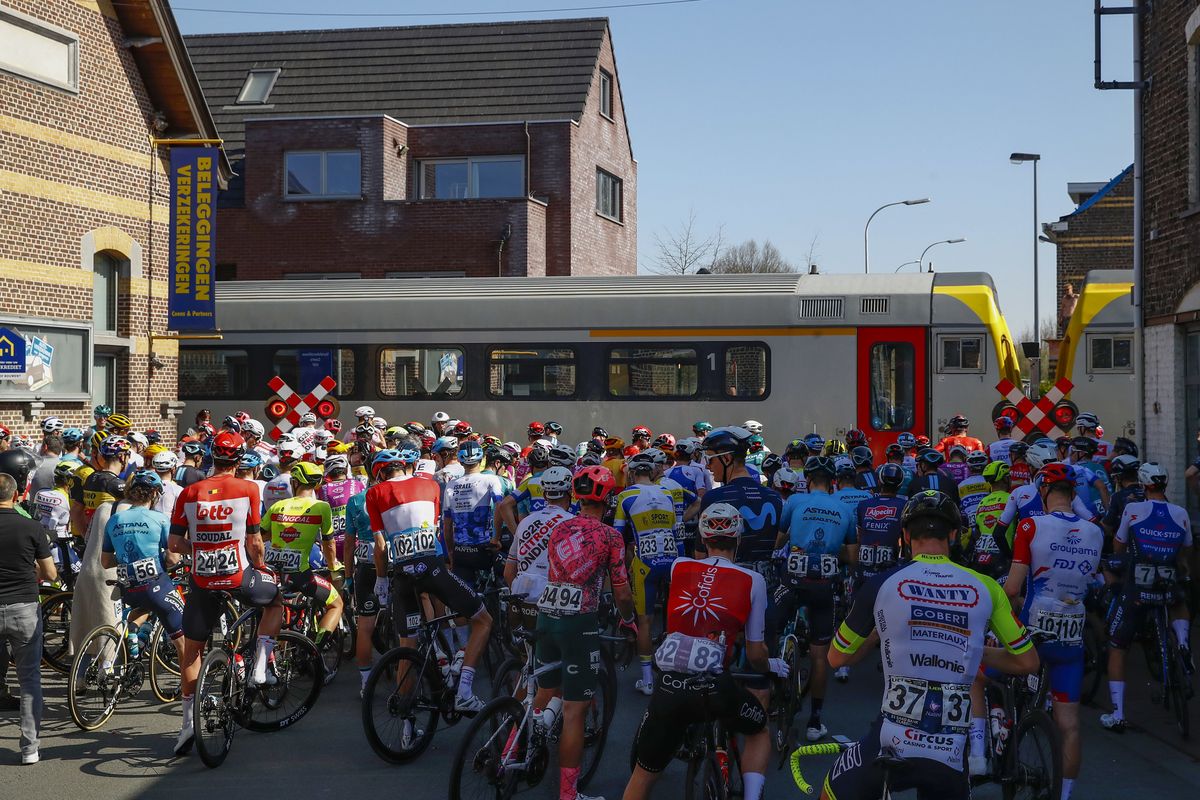 E3 Saxo Bank Classic 2022 - 64th Edition - Harelbeke - Harelbeke 203,9 km - 25/03/2022 - Scenery - stopped by the train - photo Luca Bettini/SprintCyclingAgency&Acirc;&copy;2022
