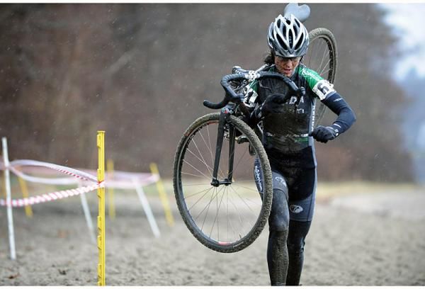 Race winner Mary McConneloug (Kenda-Seven-NoTubes)