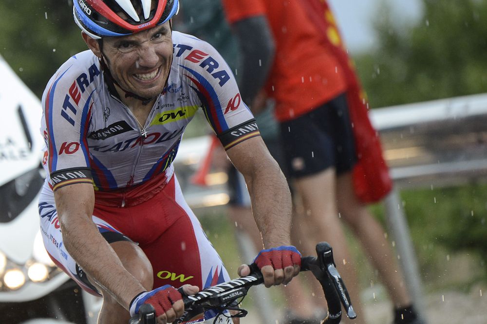 Joaquim Rodr&iacute;guez rides through the rain during stage 12.