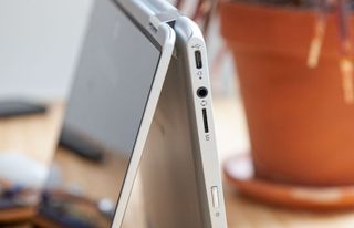 HP-Chromebook-x360-14-ports-L