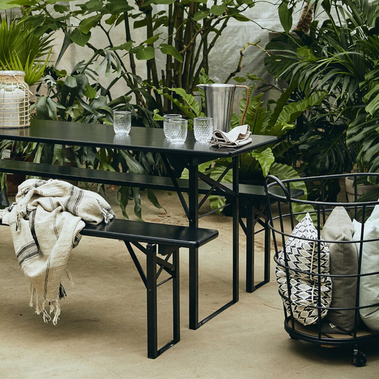 How to store outdoor cushions in summer to keep them fresh Livingetc